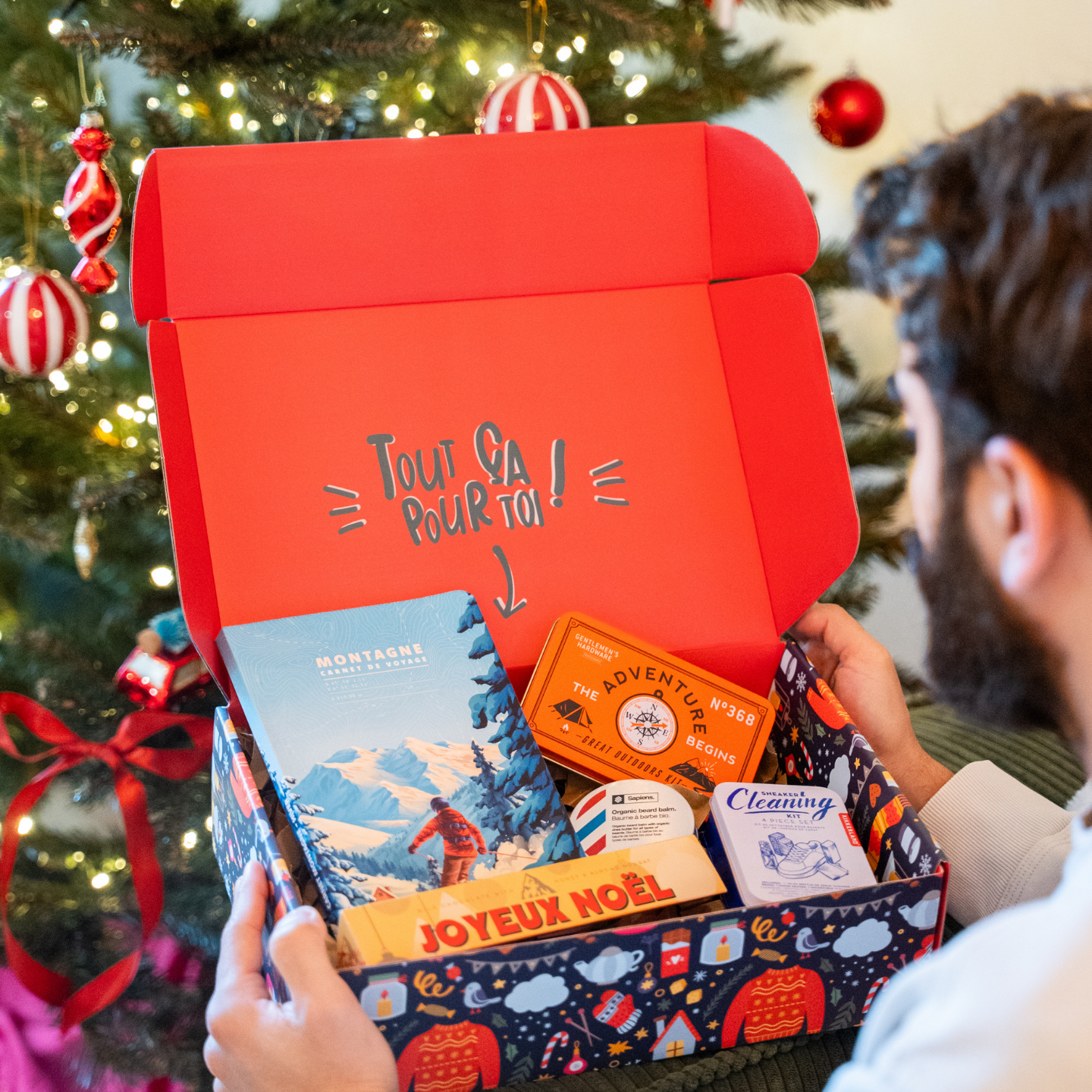 Coolbox personnalisable avec motifs festifs et cadeaux variés
