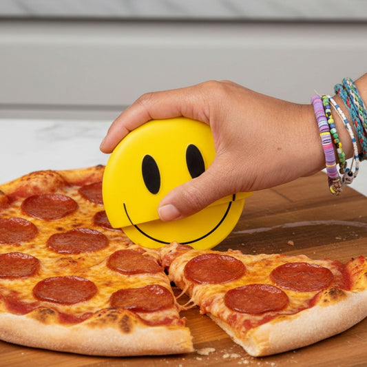 Coupe-pizza Smile avec un design amusant et une poignée ergonomique
