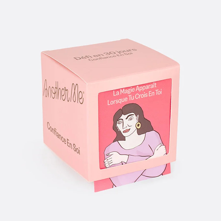 Cube avec tickets pour défis de confiance en soi, vue de face.