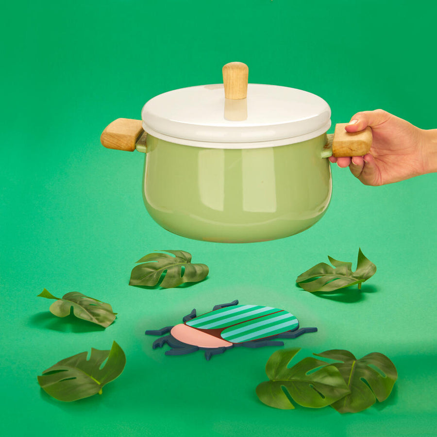 Dessous de plat en forme de scarabée avec motifs colorés