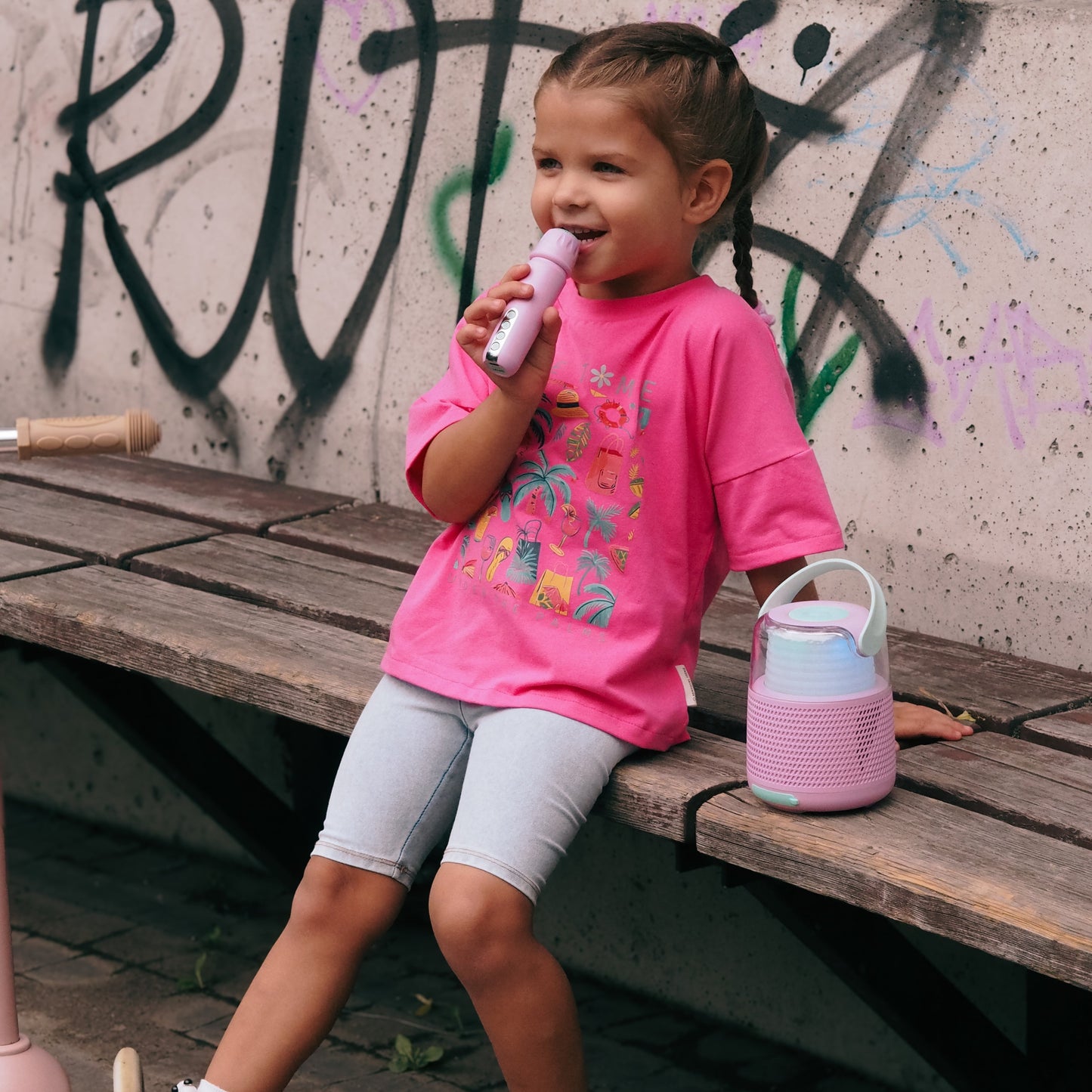 Enceinte Bluetooth rose avec lumières et micro sans fil