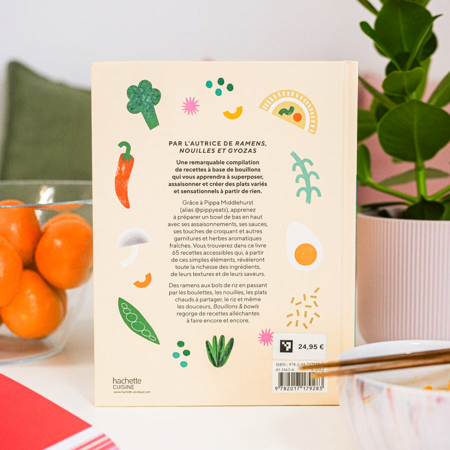 Livre de recettes avec une couverture illustrée de bols colorés.