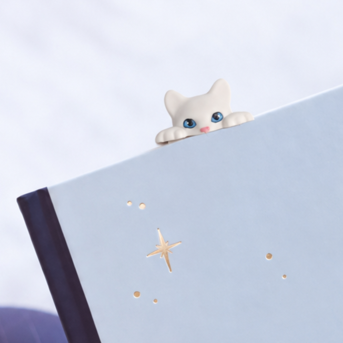 Marque-page en forme de chat avec un design minimaliste