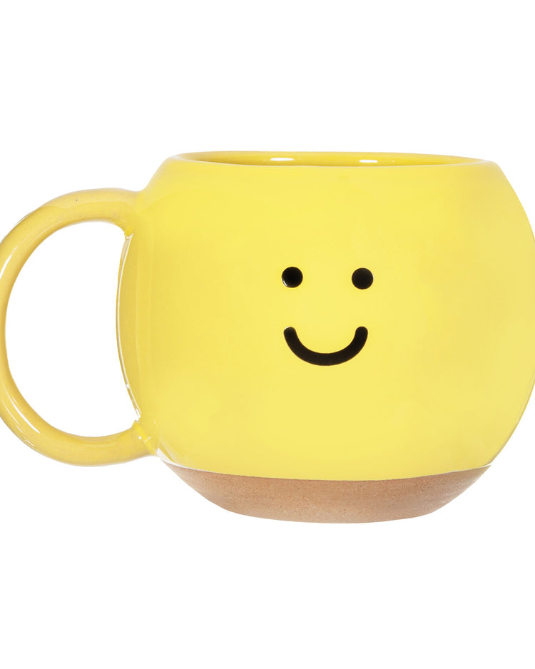 Mug Happy avec un motif souriant sur fond blanc
