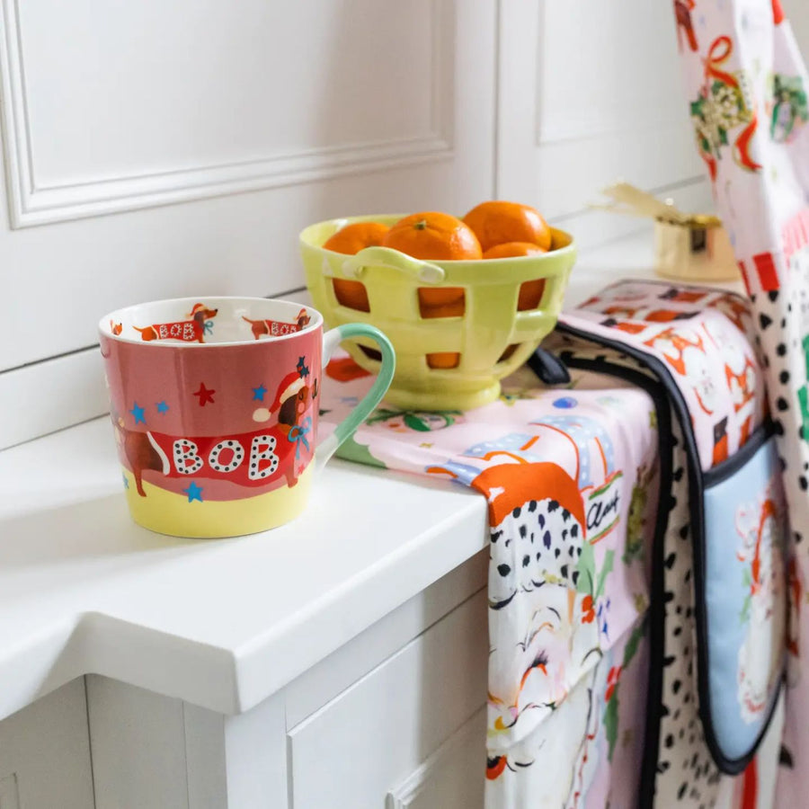 Mug de Noël avec Bob le teckel en costume festif