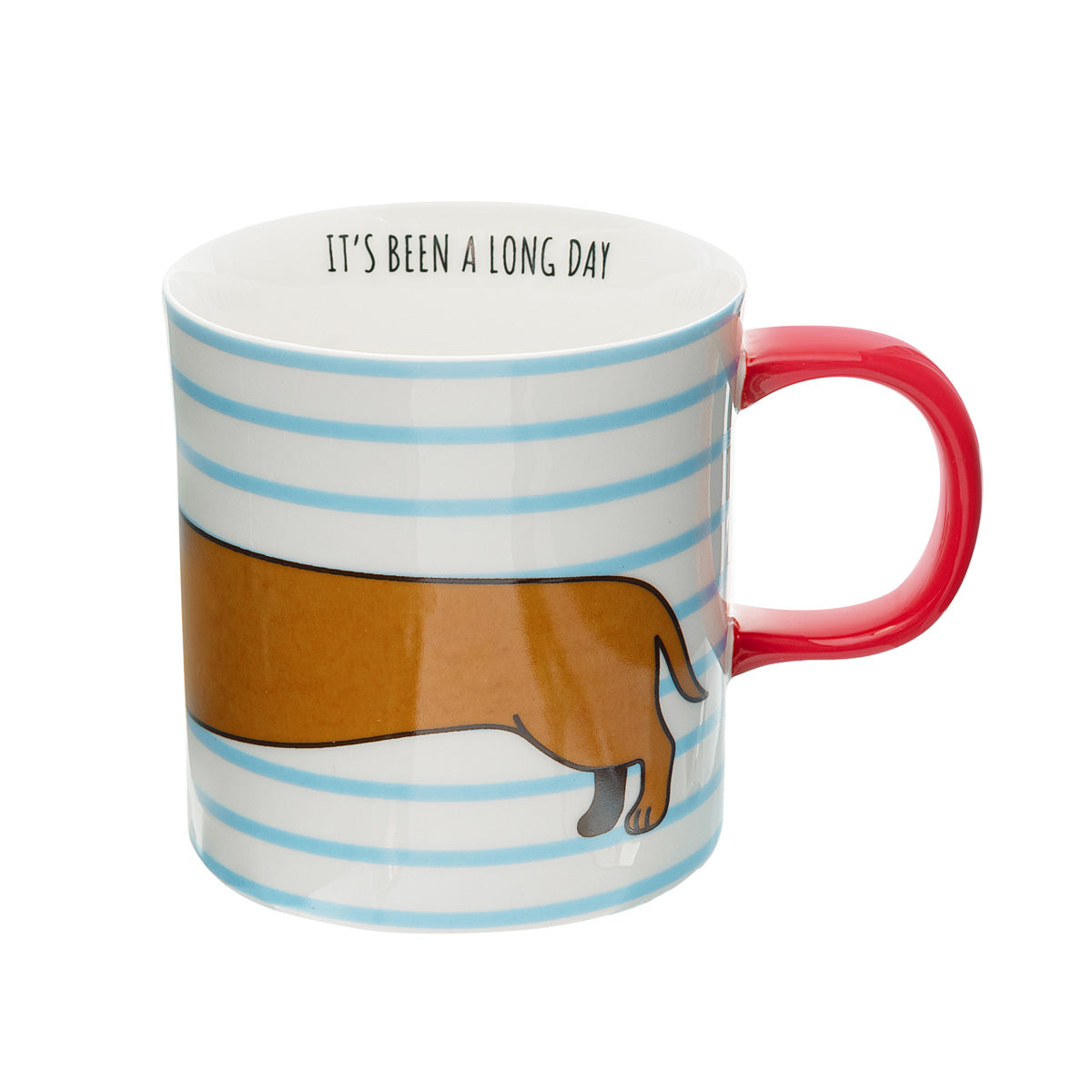 Mug avec un teckel rayé, regardant fixement, sur fond clair.