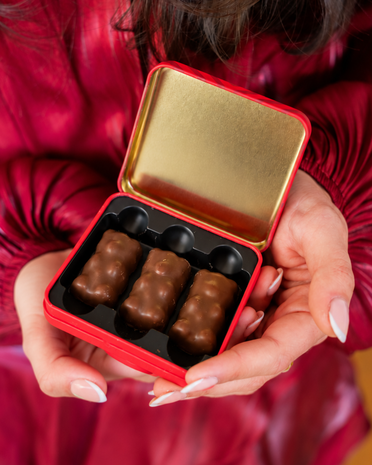 Coffret en métal avec oursons guimauve enrobés de chocolat