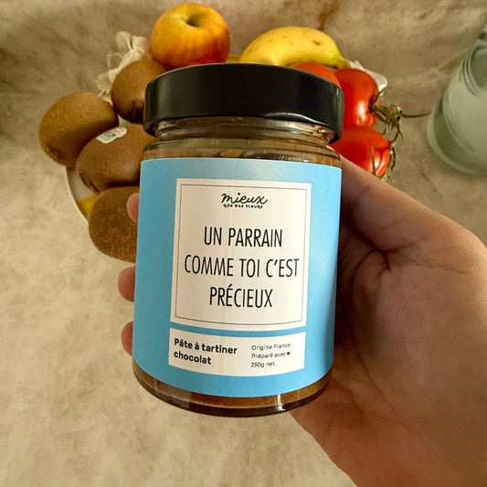 Pâte à tartiner au chocolat avec un design coloré et joyeux.