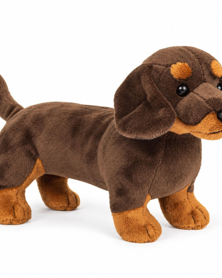 Peluche teckel en position assise avec texture douce