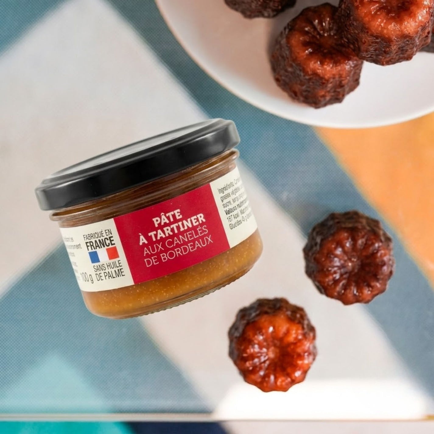 Pot de pâte à tartiner aux canelés avec étiquette colorée