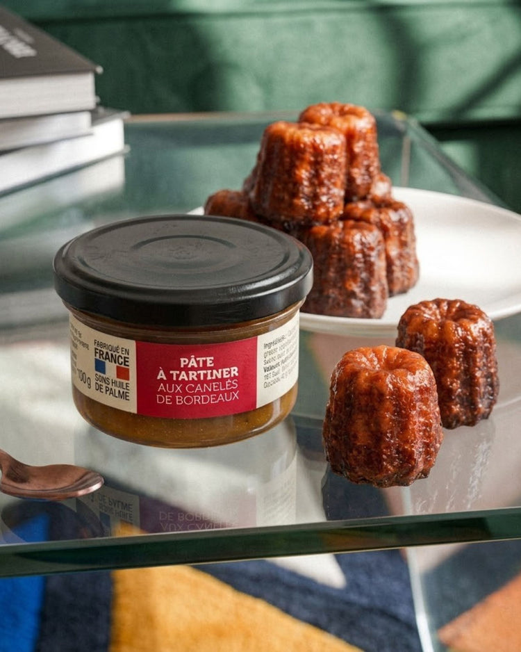 Pot de pâte à tartiner aux canelés avec couvercle doré