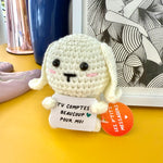 Lapin en crochet avec longues oreilles douces et regard attendrissant.