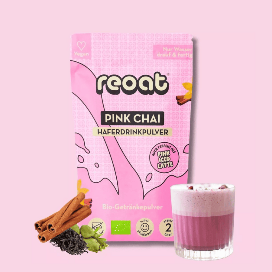 Kit Pink Chai latte avec une texture crémeuse et mousseuse