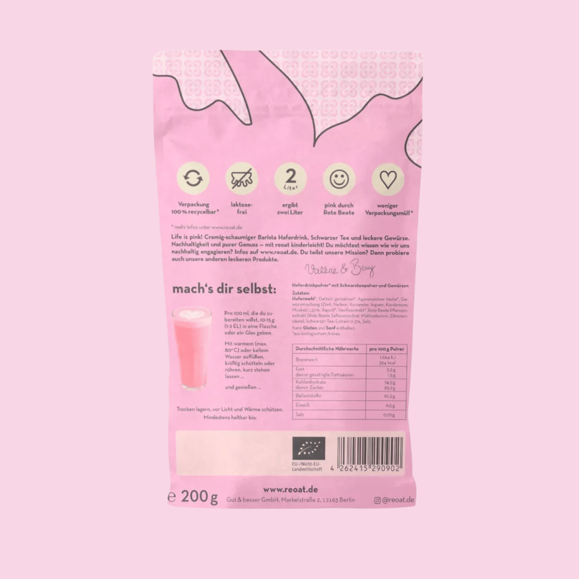 Boisson Pink Chaï latte avec une mousse crémeuse et épicée.