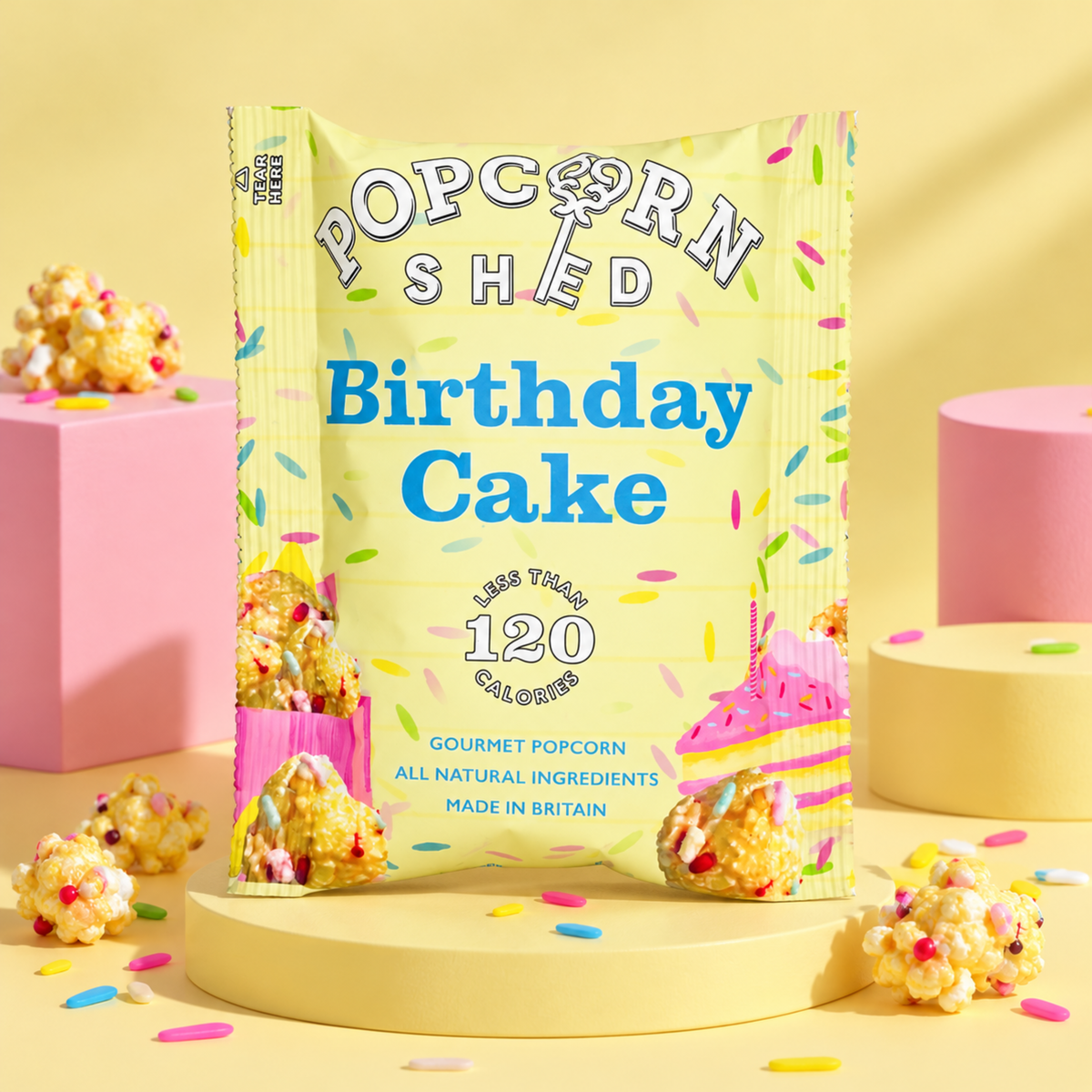 Popcorn au goût de gâteau d'anniversaire avec vermicelles colorés