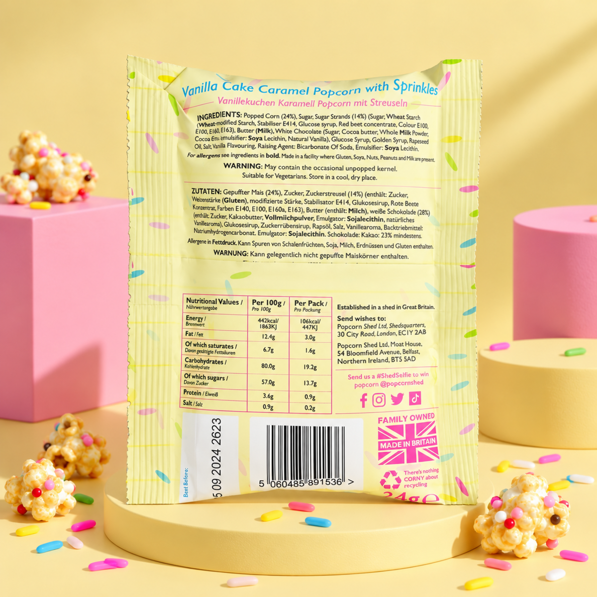 Popcorn au goût de gâteau d'anniversaire avec vermicelles colorés