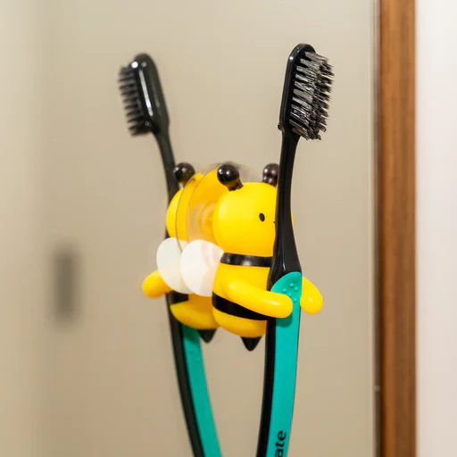 Porte-brosse à dents abeille avec ventouse, vue de face.