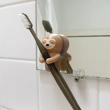 Porte brosse à dents en forme de paresseux, vue de côté.
