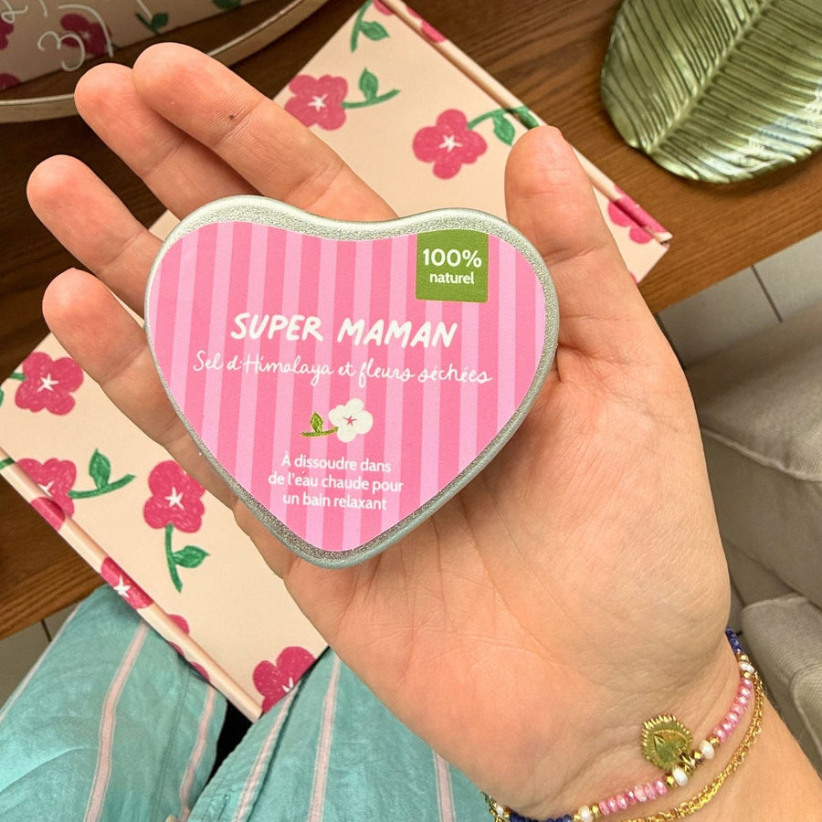 Sel de bain Super Maman dans une boîte cœur élégante