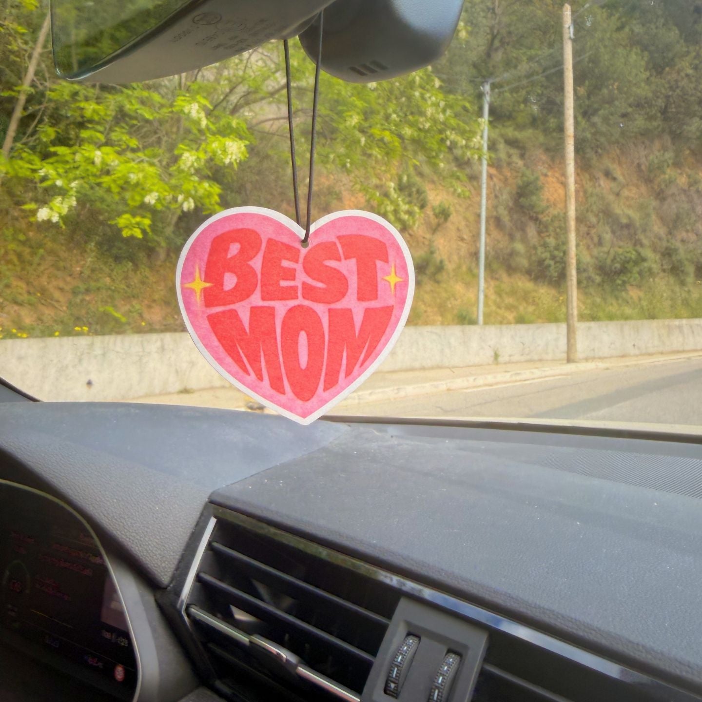 Détail du parfum musc blanc sur un porte-clés 'Best Mom