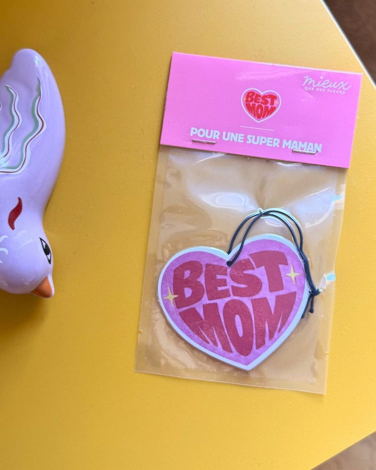 Détail du parfum musc blanc sur un porte-clés 'Best Mom