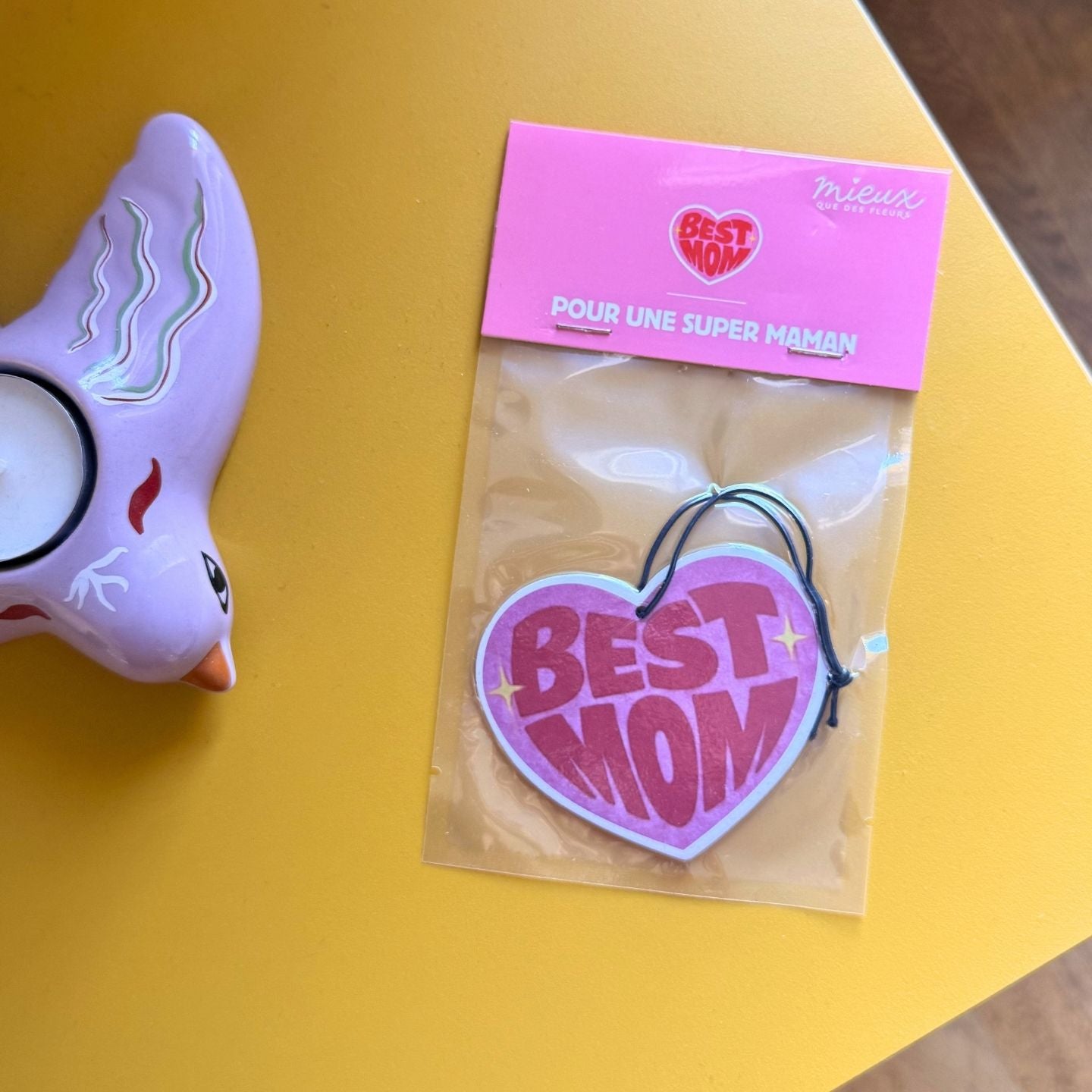 Détail du parfum musc blanc sur un porte-clés 'Best Mom