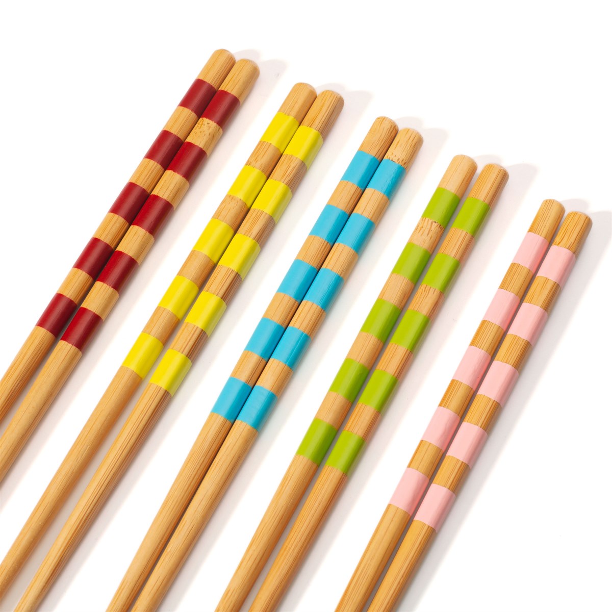 Cinq baguettes en bambou avec motifs rayés colorés