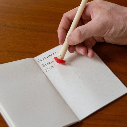 Stylo champignon avec capuchon coloré et texture lisse