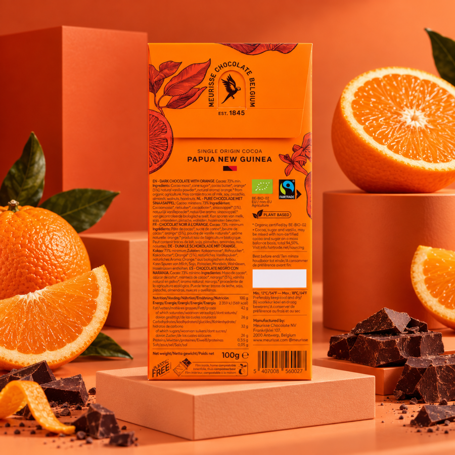 Tablette de chocolat noir avec éclats d'orange en gros plan