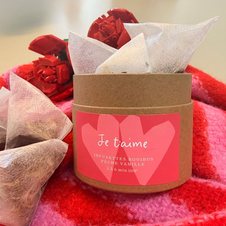 Boîte de thé avec motif romantique et design élégant