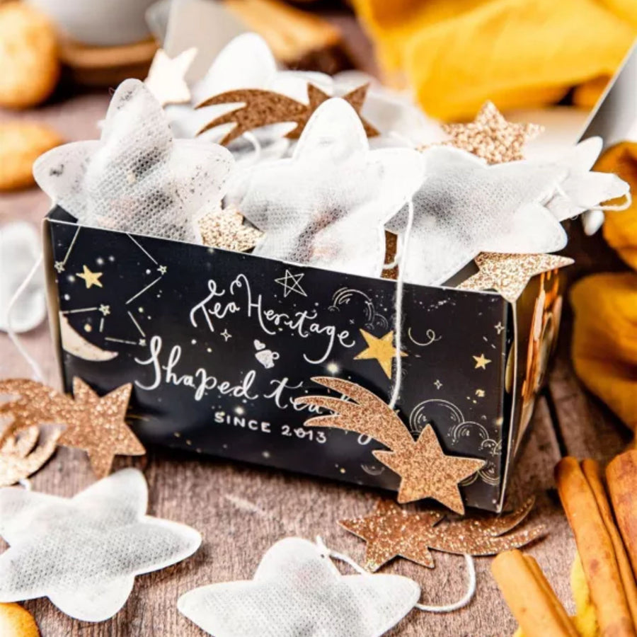 Coffret de 15 thés en forme d'étoiles sur fond clair.