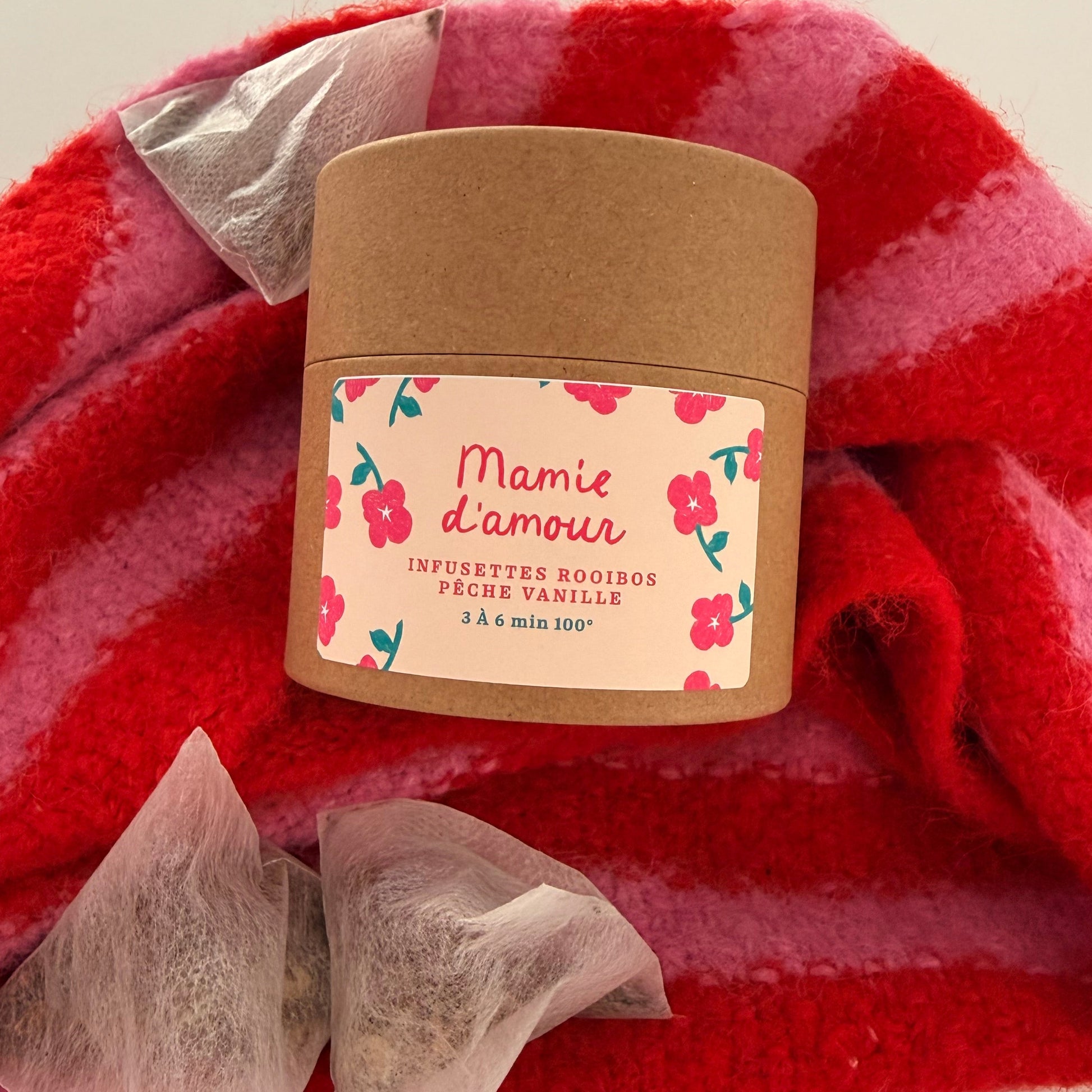 Boîte de thé "Mamie d'amour" avec motif floral délicat