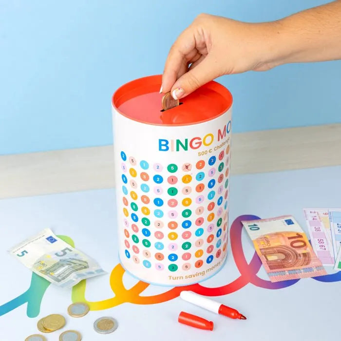 Tirelire XXL en forme de cochon avec détails en relief.