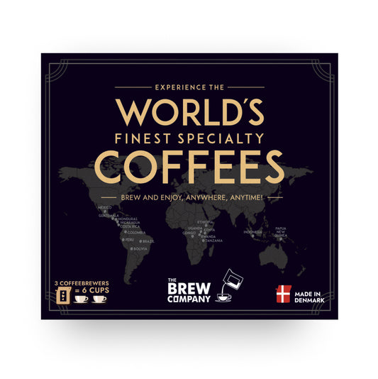 Coffret de café avec sachets colorés et étiquettes distinctives.