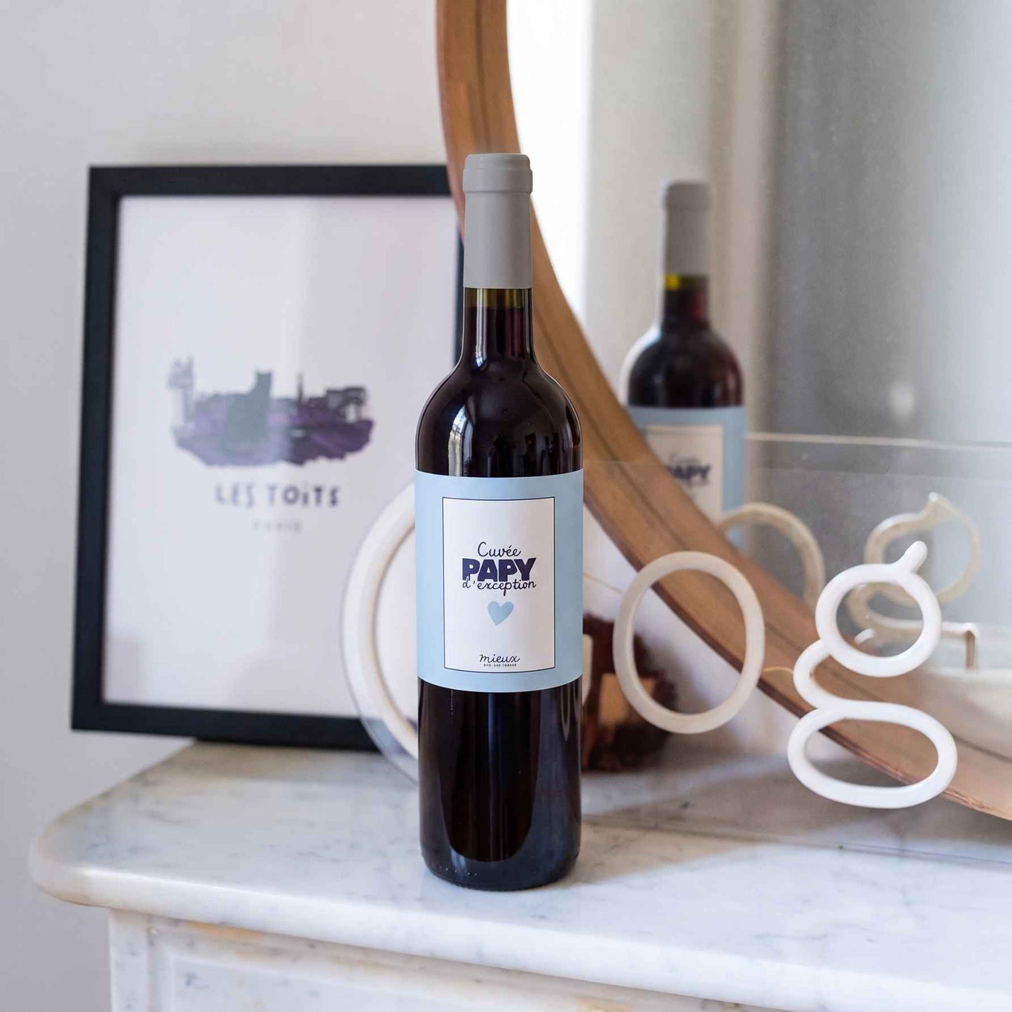 Bouteille de vin rouge avec étiquette 'Papy d'exception