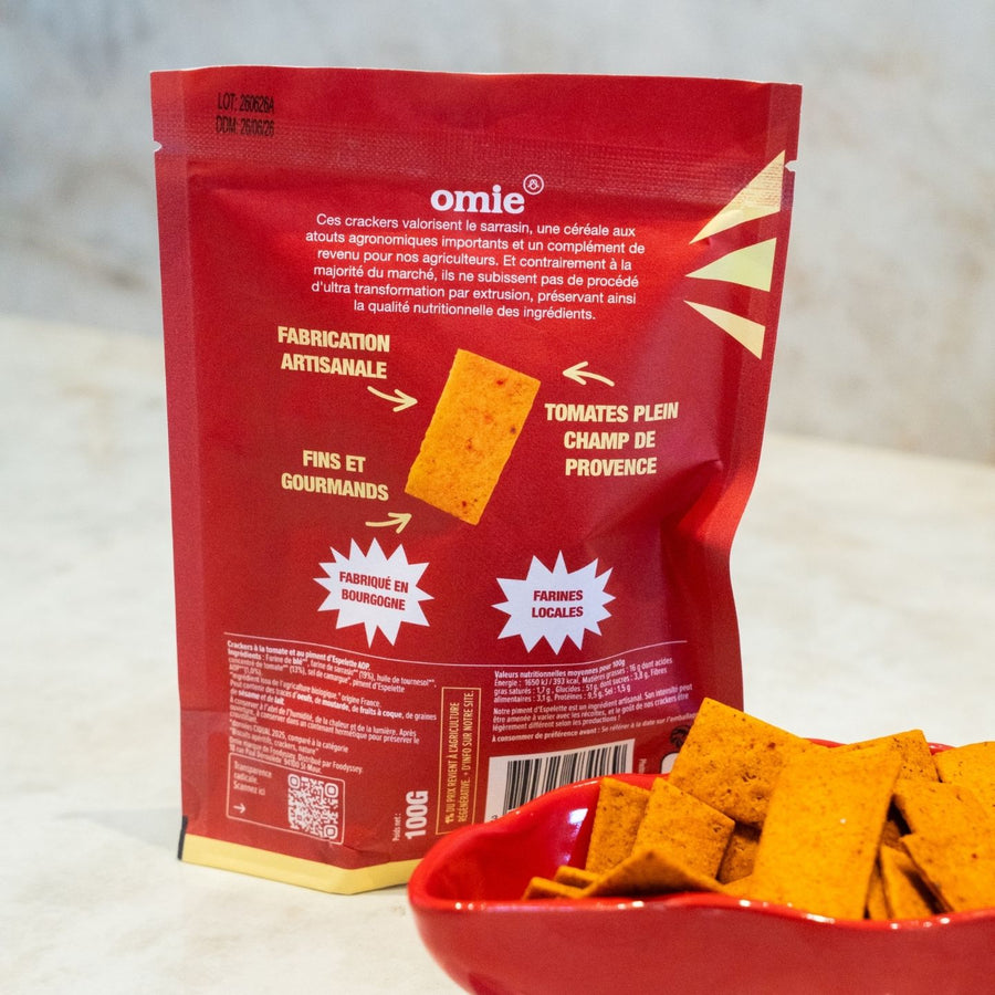 Crackers bio à la tomate avec texture croustillante