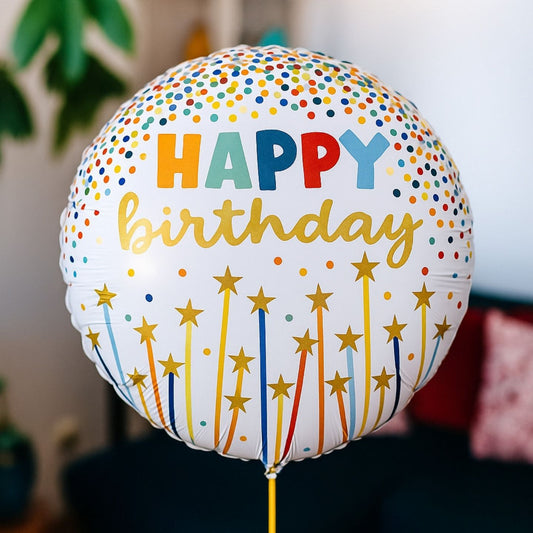 Ballon étoile 'Happy Birthday' en plein vol, éclat festif