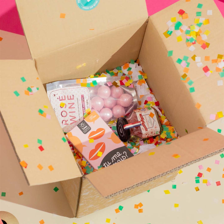 Offrir une bam box ballon à exploser rempli de confettis et de cadeaux pour femme
