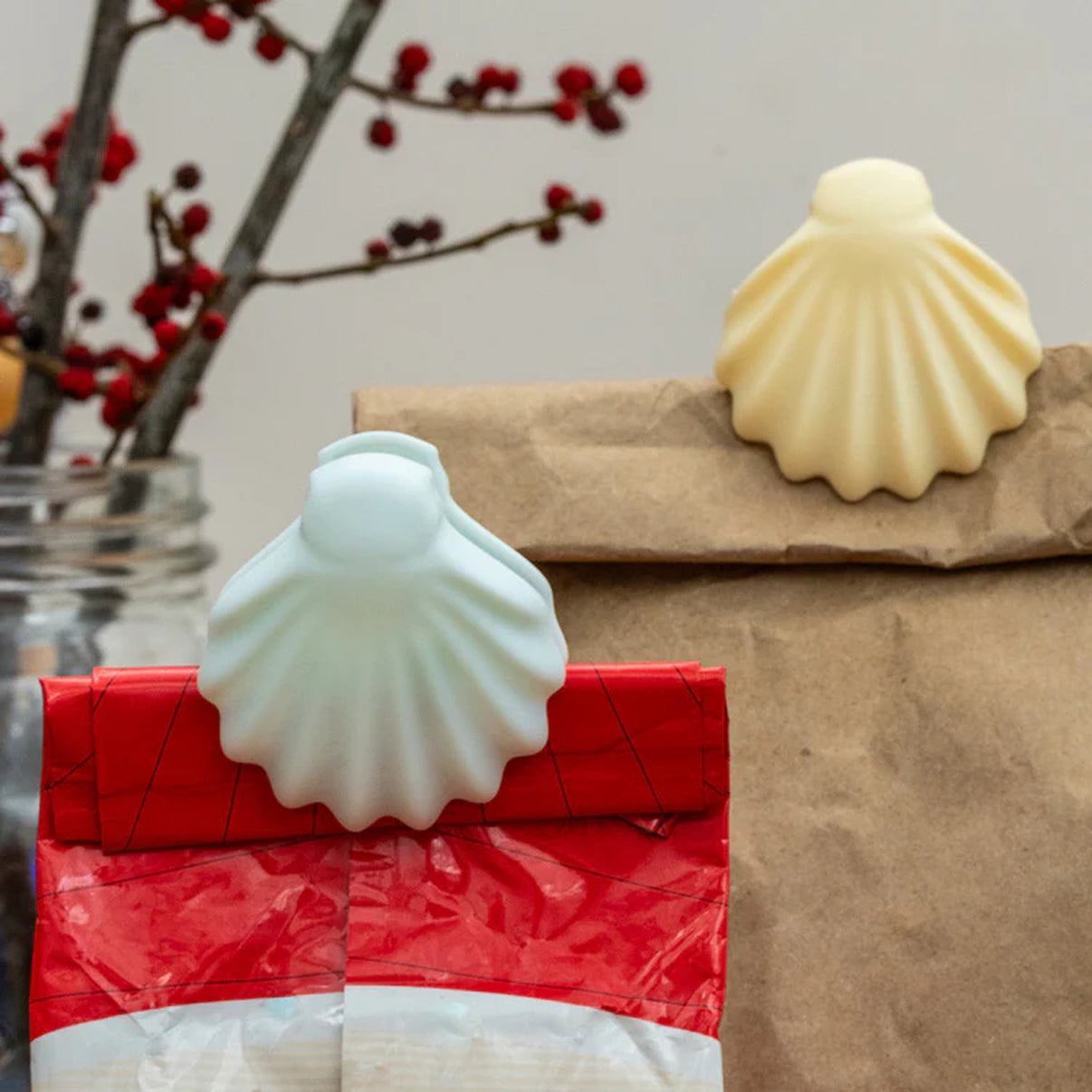 Pinces à sachets en forme de coquillage, vue de dessus