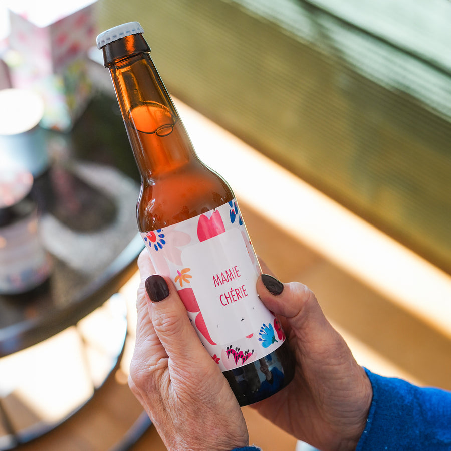 Bière Mamie Chérie avec étiquette colorée et design vintage