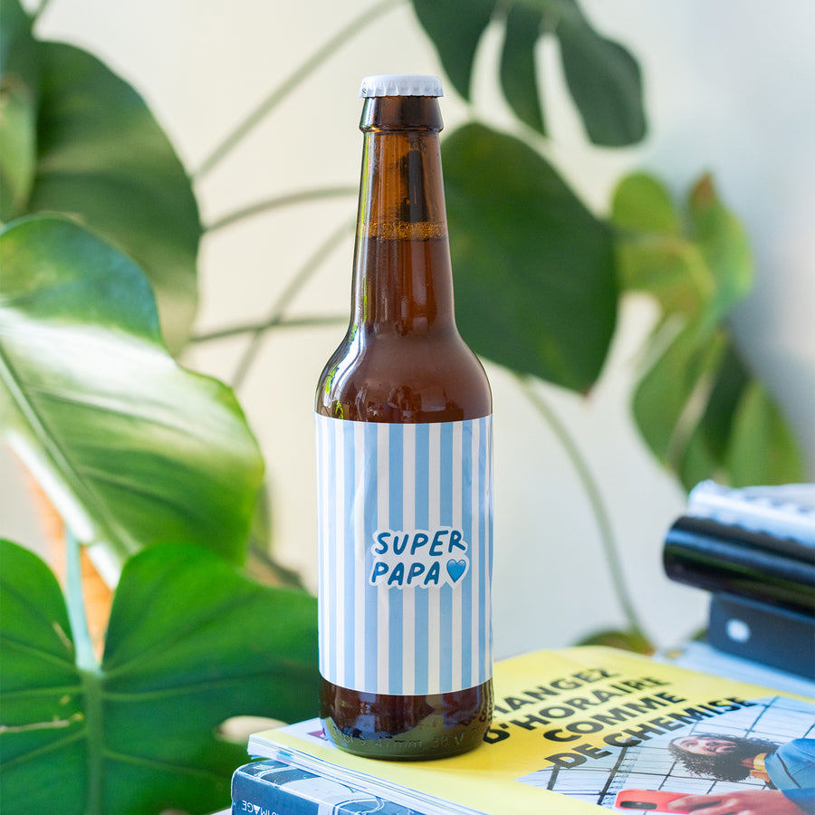 Bière Super Papa avec étiquette colorée et design festif