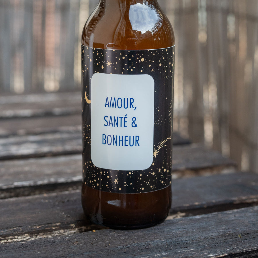 Bière Amour, Santé & Bonheur avec étiquette colorée et design élégant.