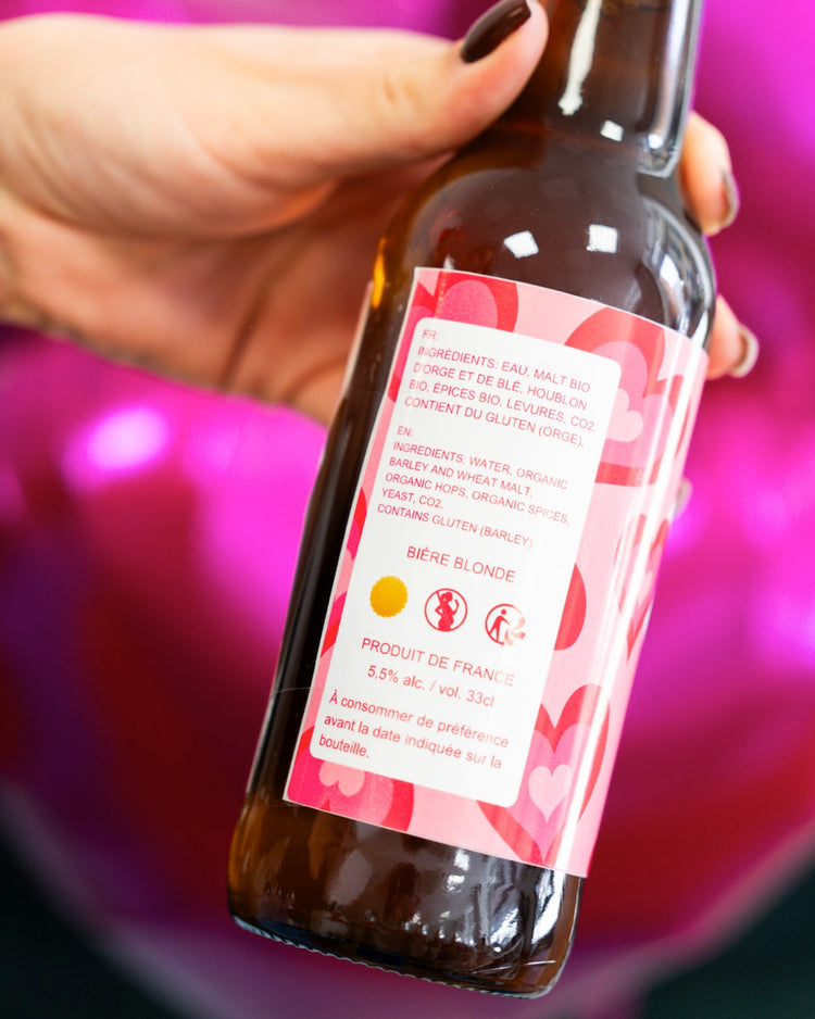 Bière Cupidon avec étiquette rose et motif cœur