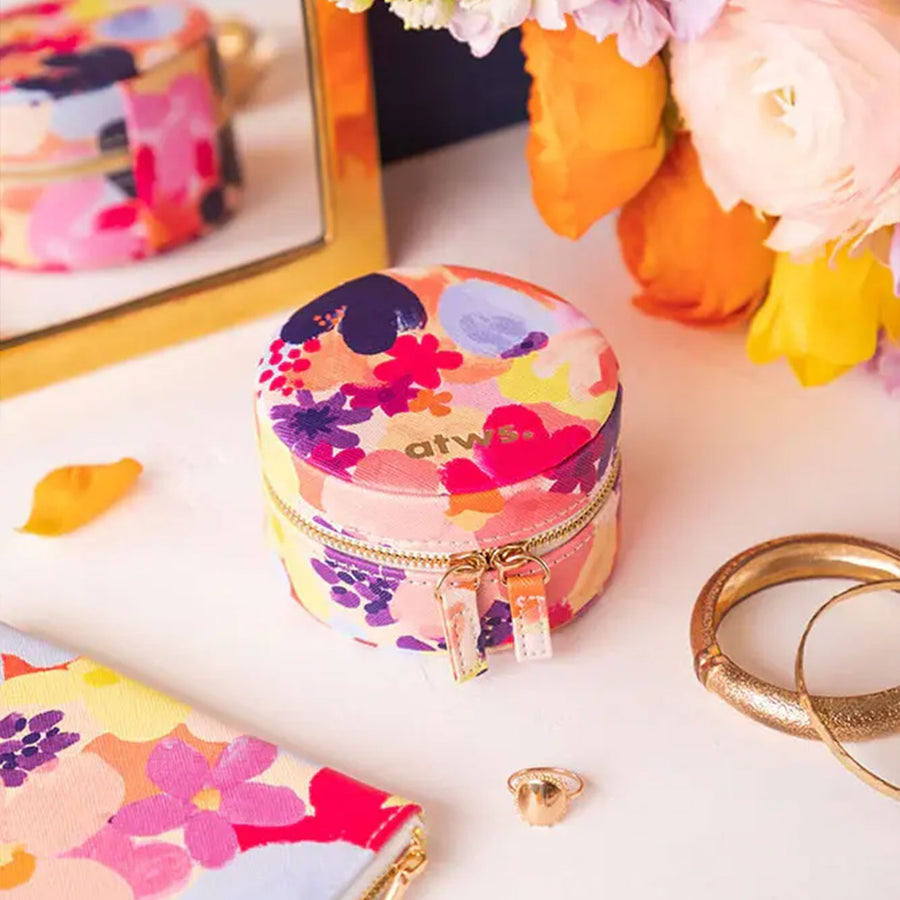 Boîte à bijoux avec motif floral sur le couvercle