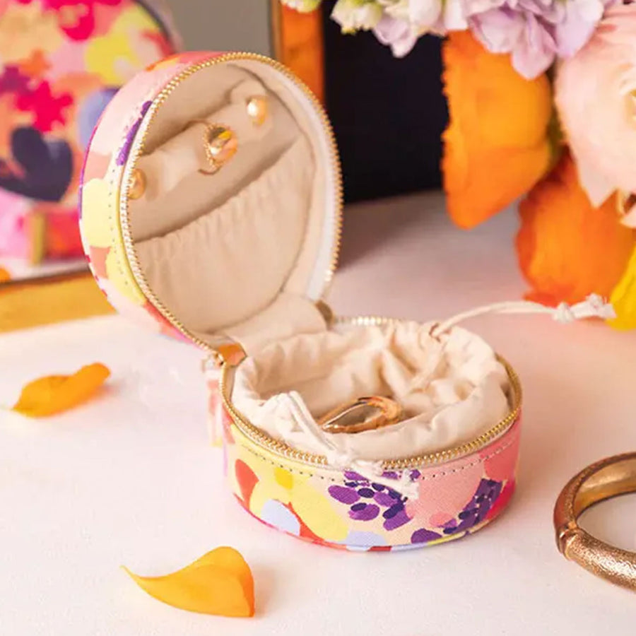 Boîte à bijoux avec motif floral sur le couvercle