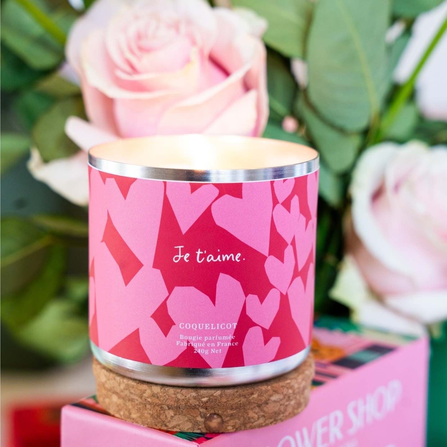 Bougie Coquelicot avec inscription 'Je t'aime' en gros plan
