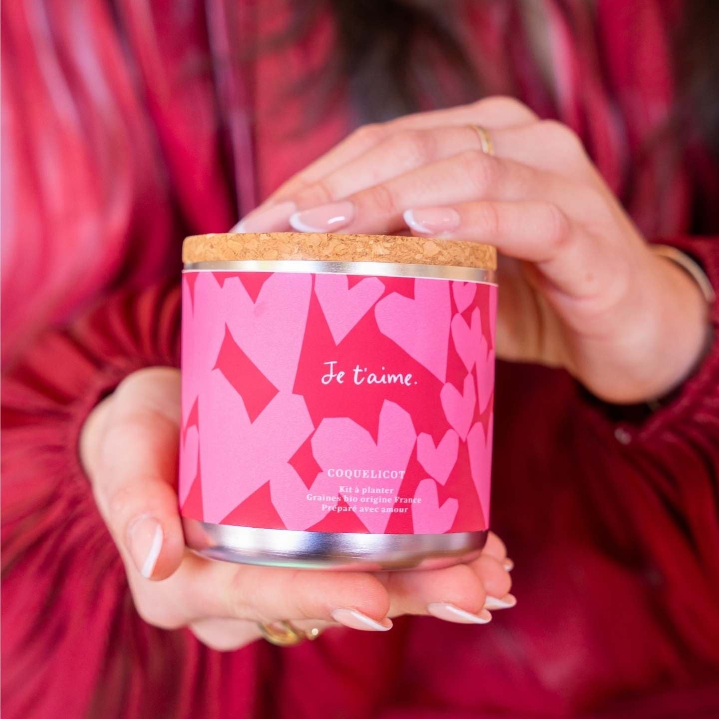 Bougie Coquelicot avec inscription 'Je t'aime' en gros plan