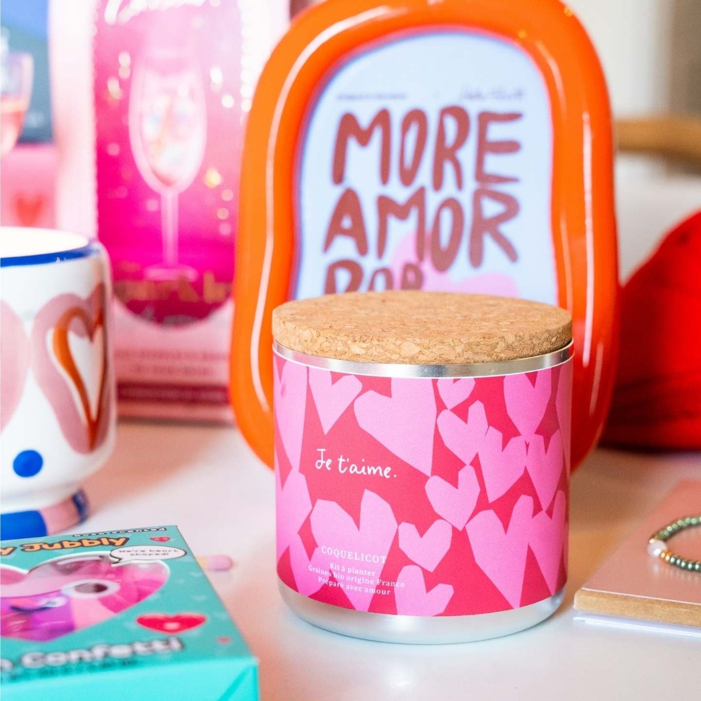 Bougie Coquelicot avec inscription 'Je t'aime' en gros plan