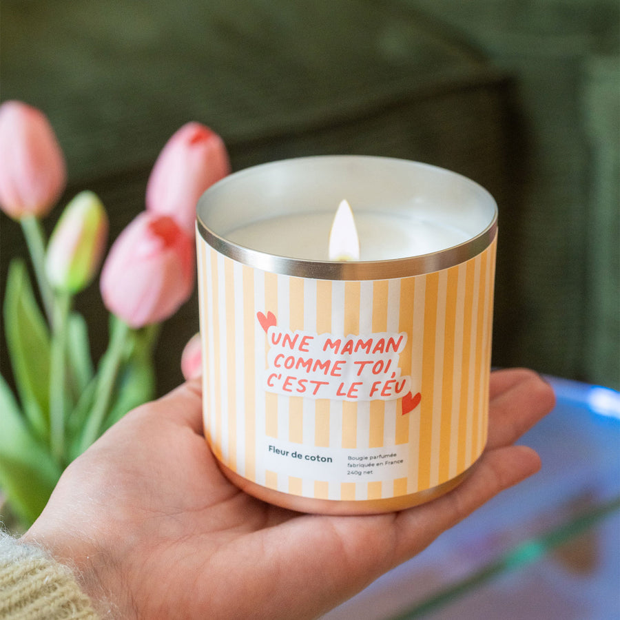 Bougie avec message pour maman, vue de face, parfum fleur de coton.