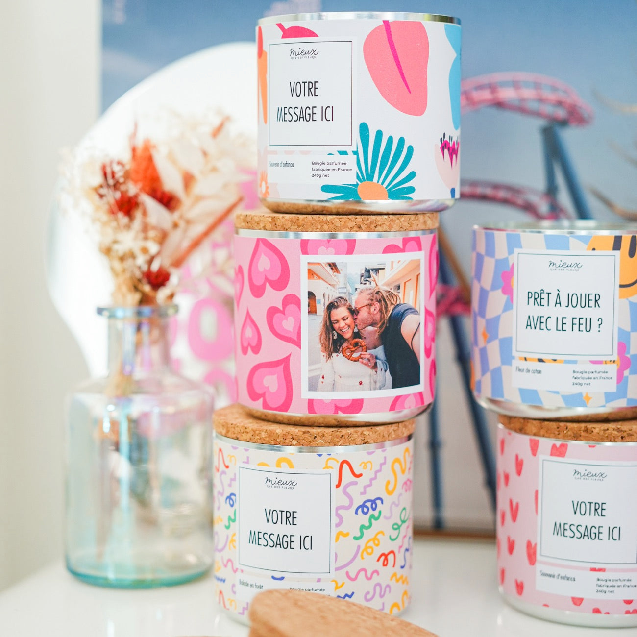 Bougie personnalisée avec photo, vue de face, étiquette visible.